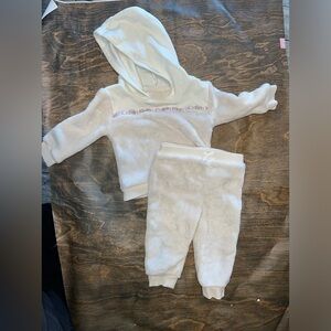 Little Girl 2 piece Calvin Klein size 6/9M [H-6]